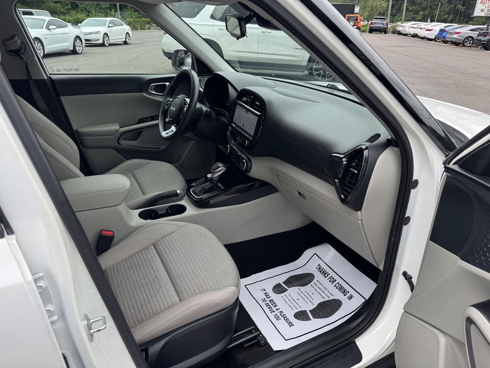 Used 2022 Kia Soul S FWD image 15