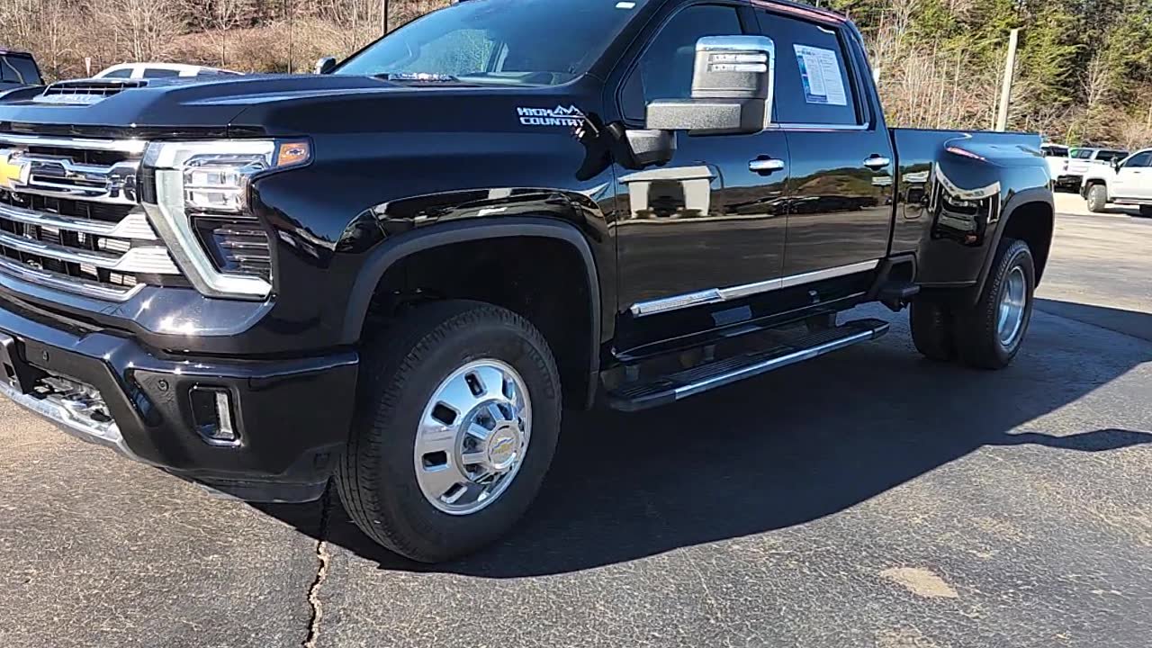 Used 2025 Chevrolet Silverado 3500 High Country w/ High Country Premium Package image 3