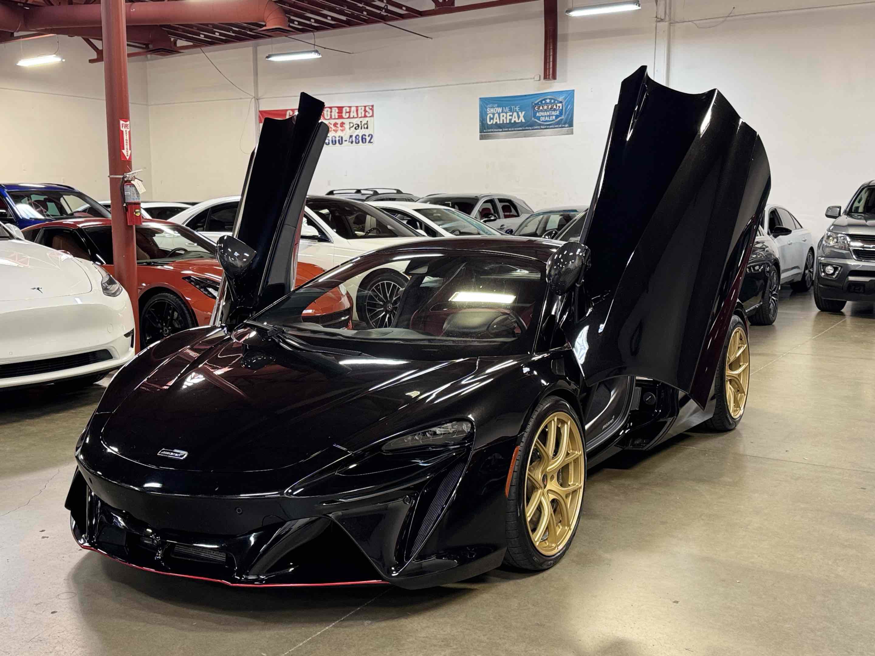 Used 2023 McLaren Artura image 3