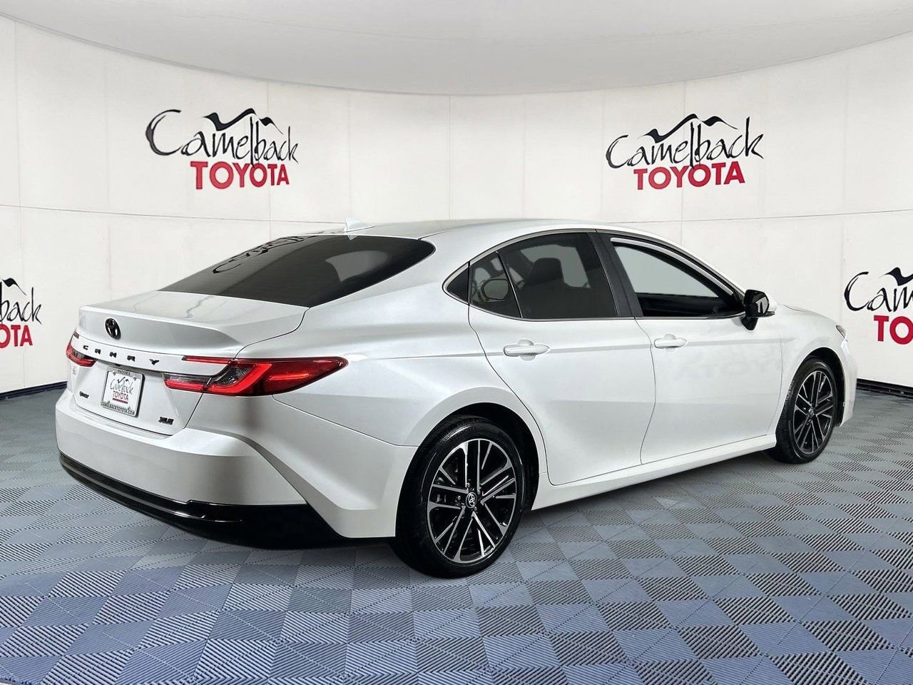 Used 2025 Toyota Camry XLE image 7