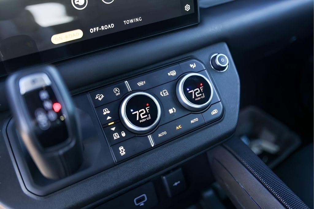 Used 2023 Land Rover Defender 110 V8 image 21