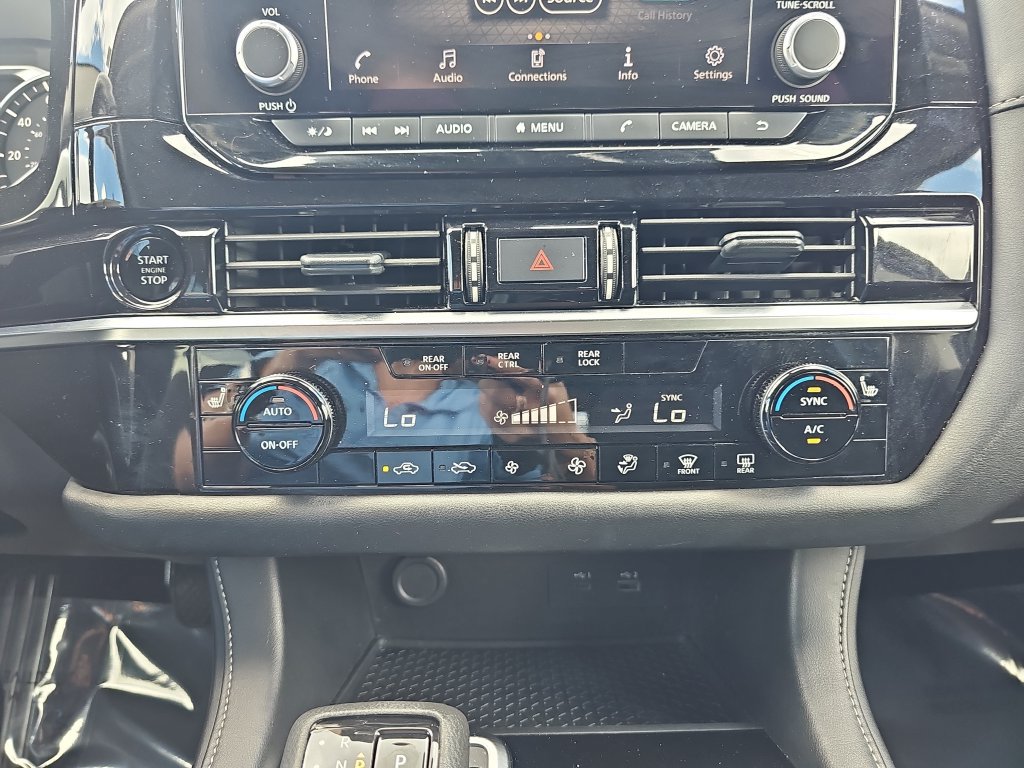 Used 2025 Nissan Pathfinder SV FWD image 23
