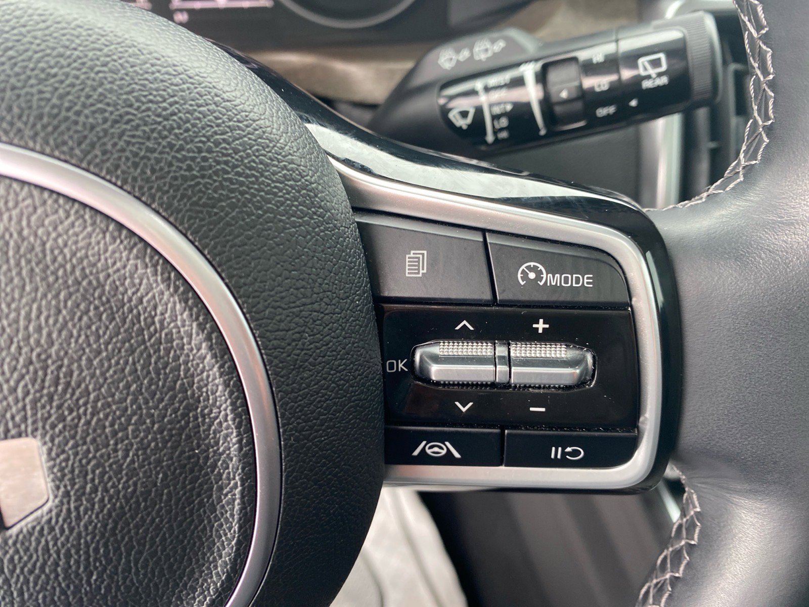 Certified 2023 Kia Sorento S w/ Panoramic Sunroof Package image 15