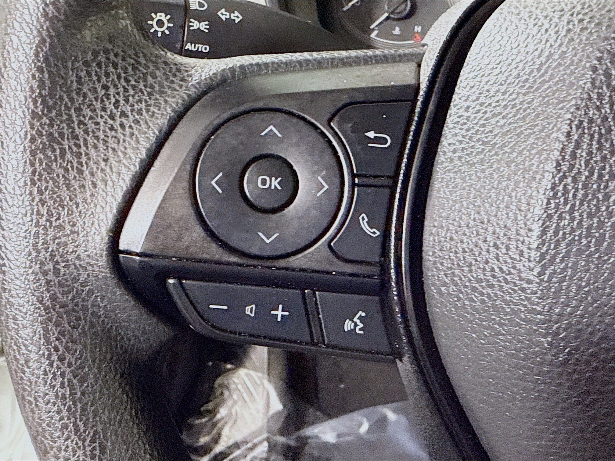 Used 2021 Toyota Corolla LE image 14