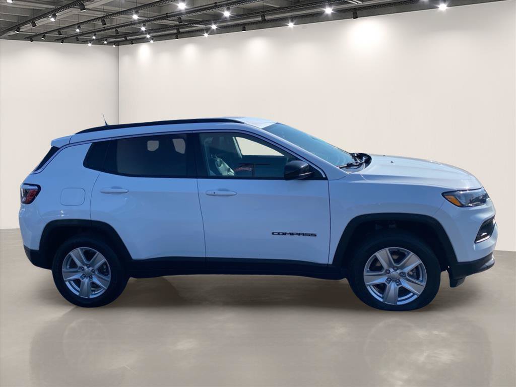 Used 2022 Jeep Compass Latitude AWD/4WD image 8