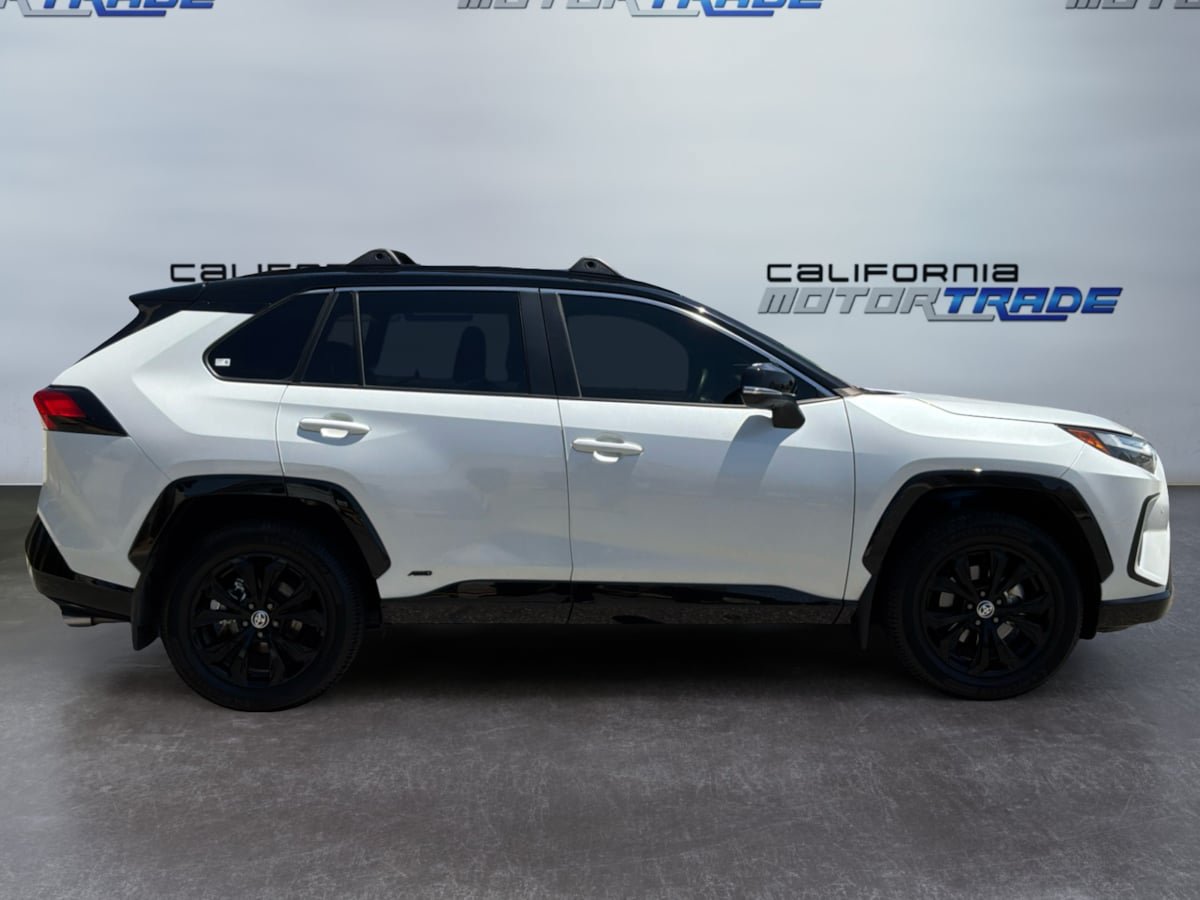 Used 2023 Toyota RAV4 XSE AWD/4WD image 4