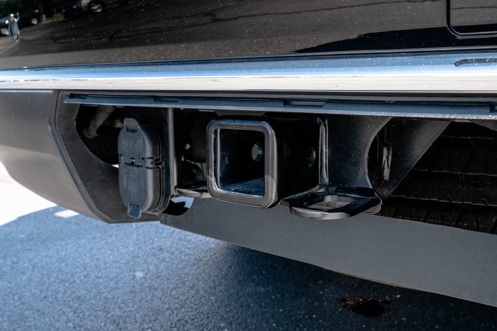 Certified 2025 Chevrolet Suburban LT AWD/4WD image 10
