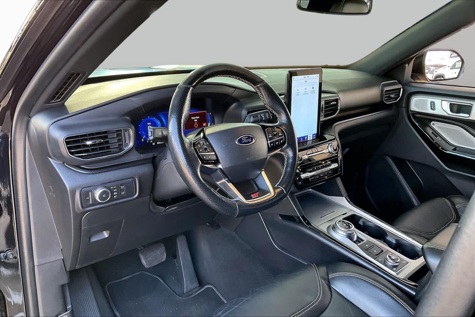 Used 2022 Ford Explorer ST w/ Equipment Group 401A AWD/4WD image 18