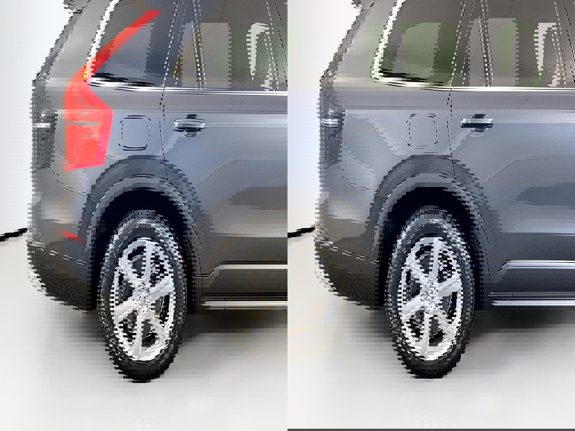 Used 2022 Volvo XC90 T5 Momentum image 47