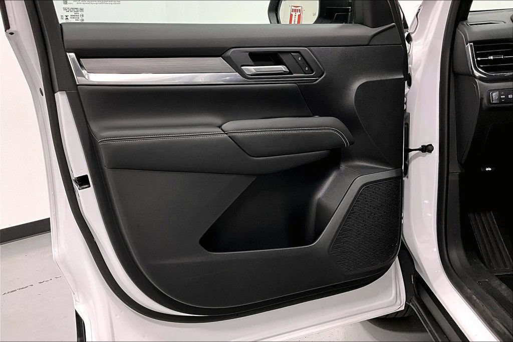 Used 2025 GMC Terrain Elevation FWD image 21