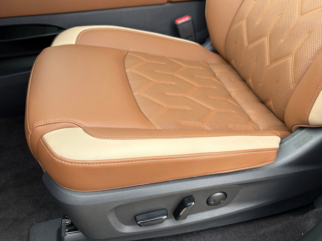 New 2026 Nissan Pathfinder Platinum AWD/4WD image 17