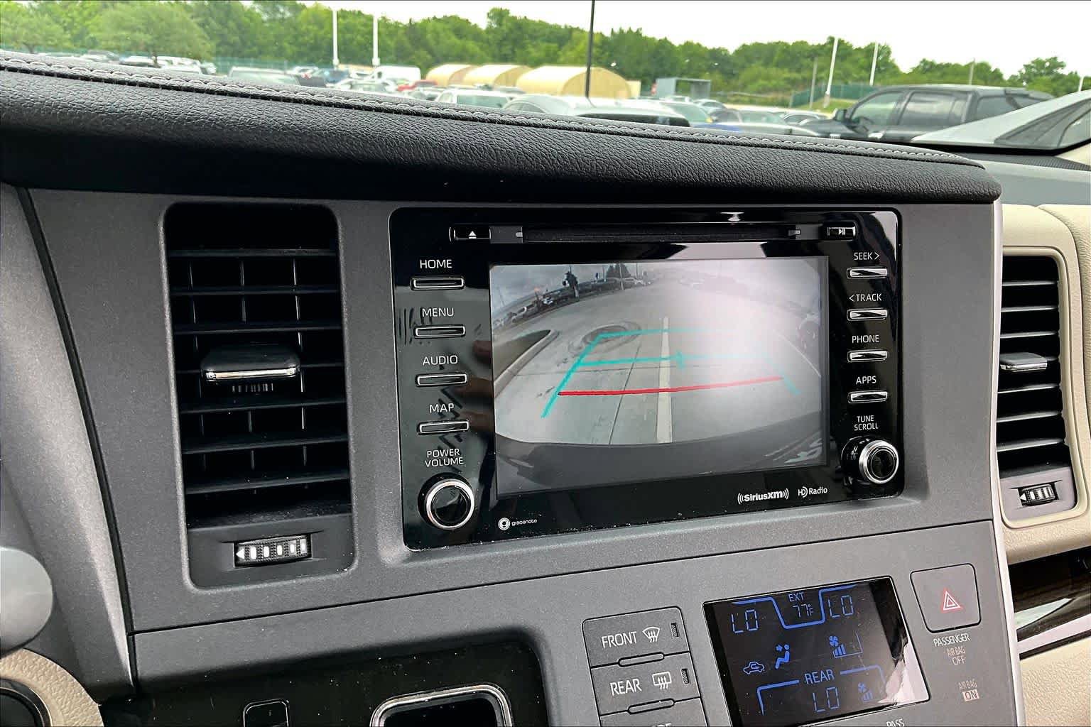Used 2020 Toyota Sienna XLE Premium FWD image 26