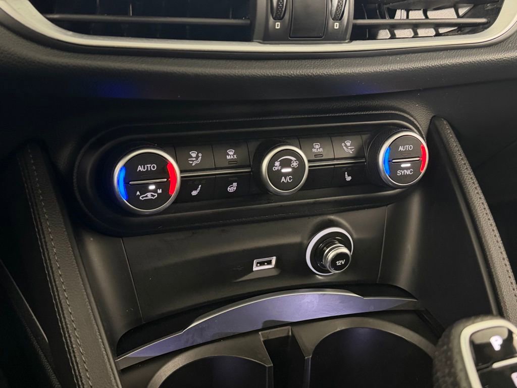 Used 2023 Alfa Romeo Stelvio Sprint image 17