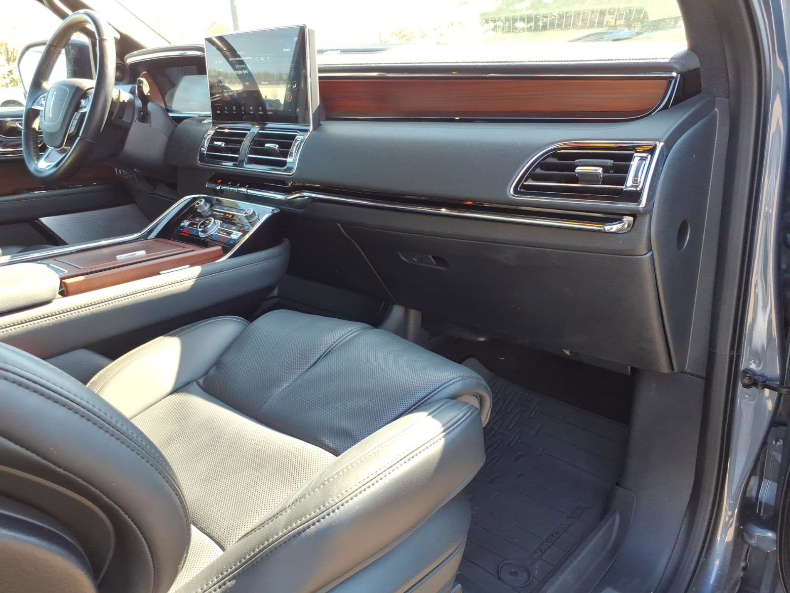 Used 2022 Lincoln Navigator Reserve AWD/4WD image 10