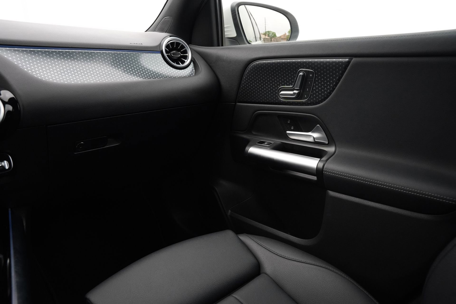 Used 2025 Mercedes-Benz GLA 250 image 8