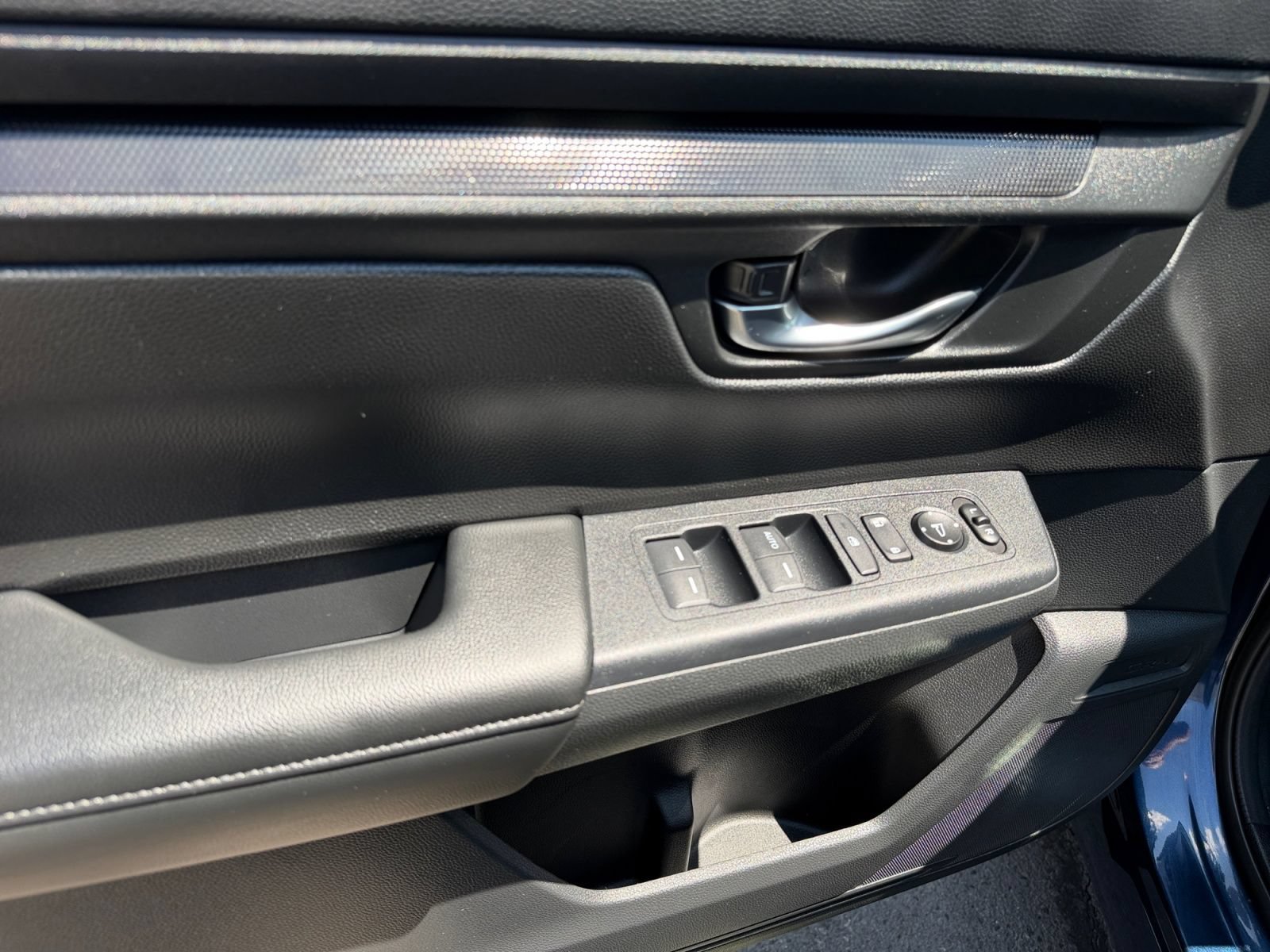 Used 2025 Honda CR-V LX image 15