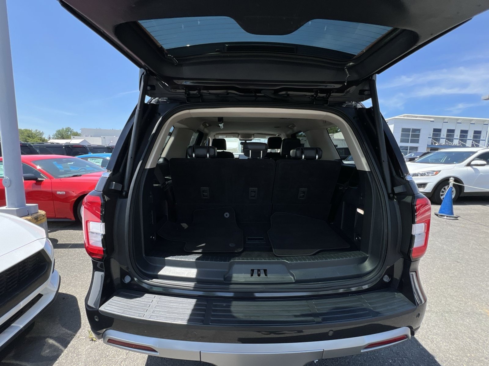 Used 2024 Ford Expedition XLT AWD/4WD image 34