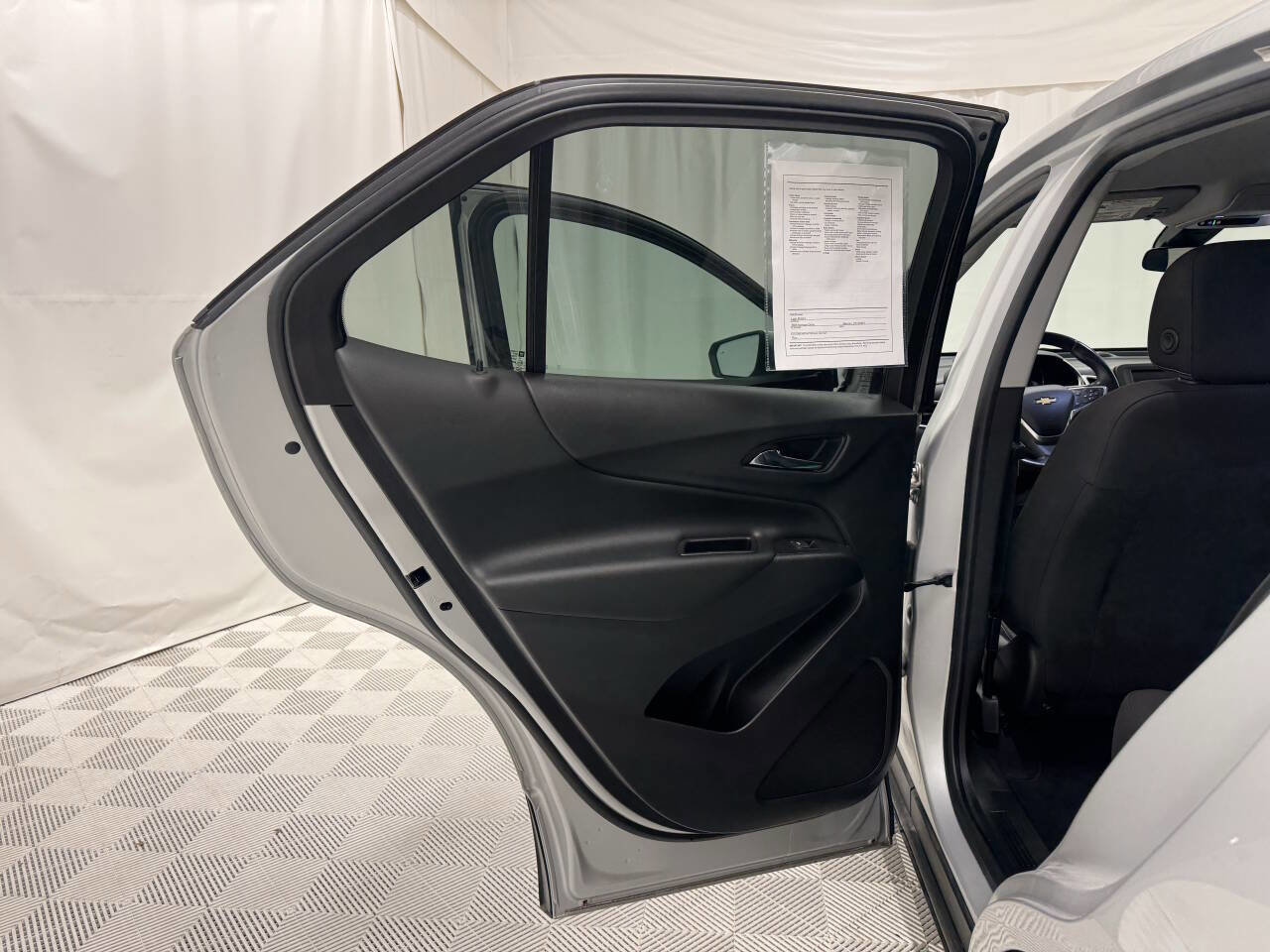 Used 2022 Chevrolet Equinox LT w/ Driver Convenience Package image 17