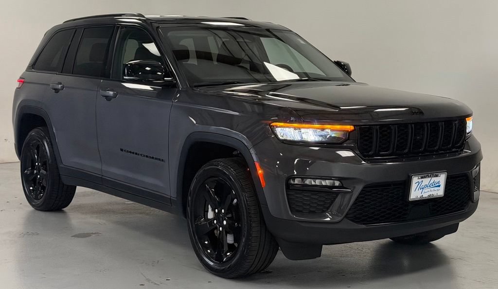 Used 2023 Jeep Grand Cherokee Limited w/ Black Appearance Package AWD/4WD image 6