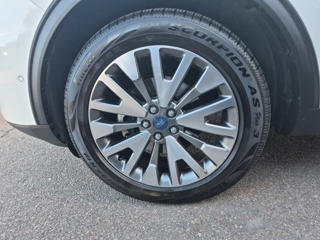 Certified 2020 Ford Escape Titanium w/ Titanium Premium Package 2.0 AWD/4WD image 24