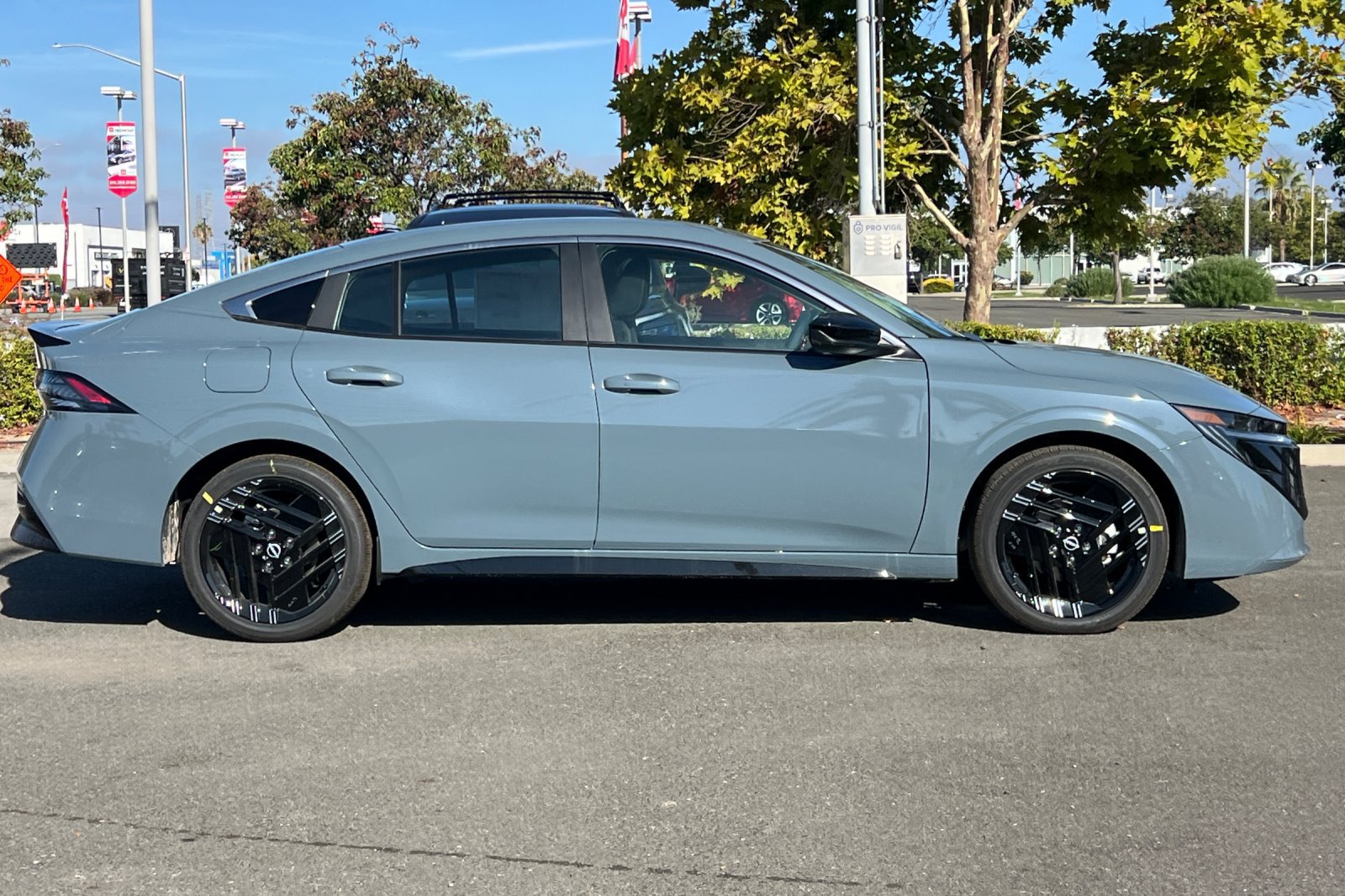 New 2027 Nissan Sentra SR w/ Floor Mat Package FWD image 3