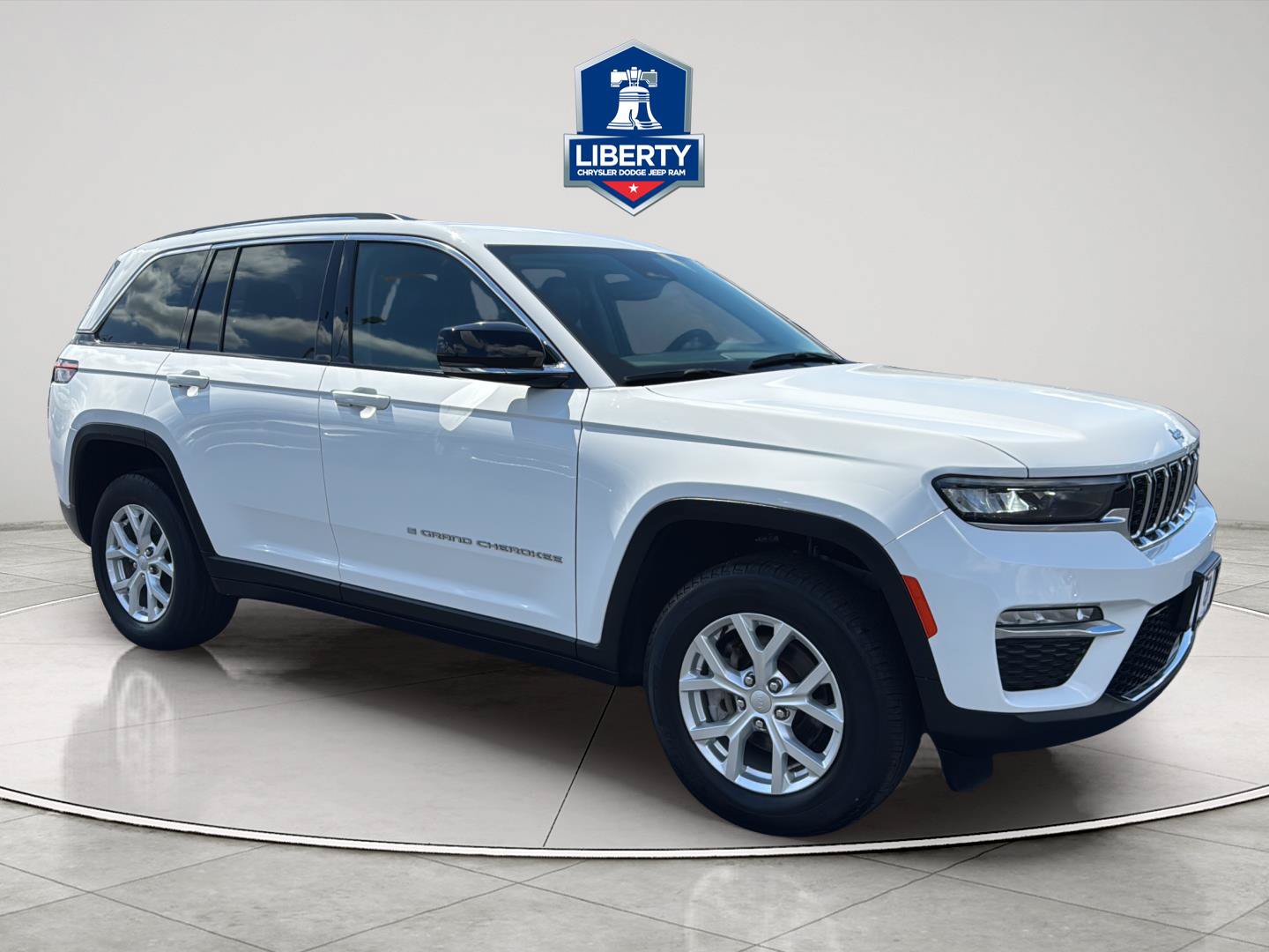 Certified 2023 Jeep Grand Cherokee Limited AWD/4WD image 15
