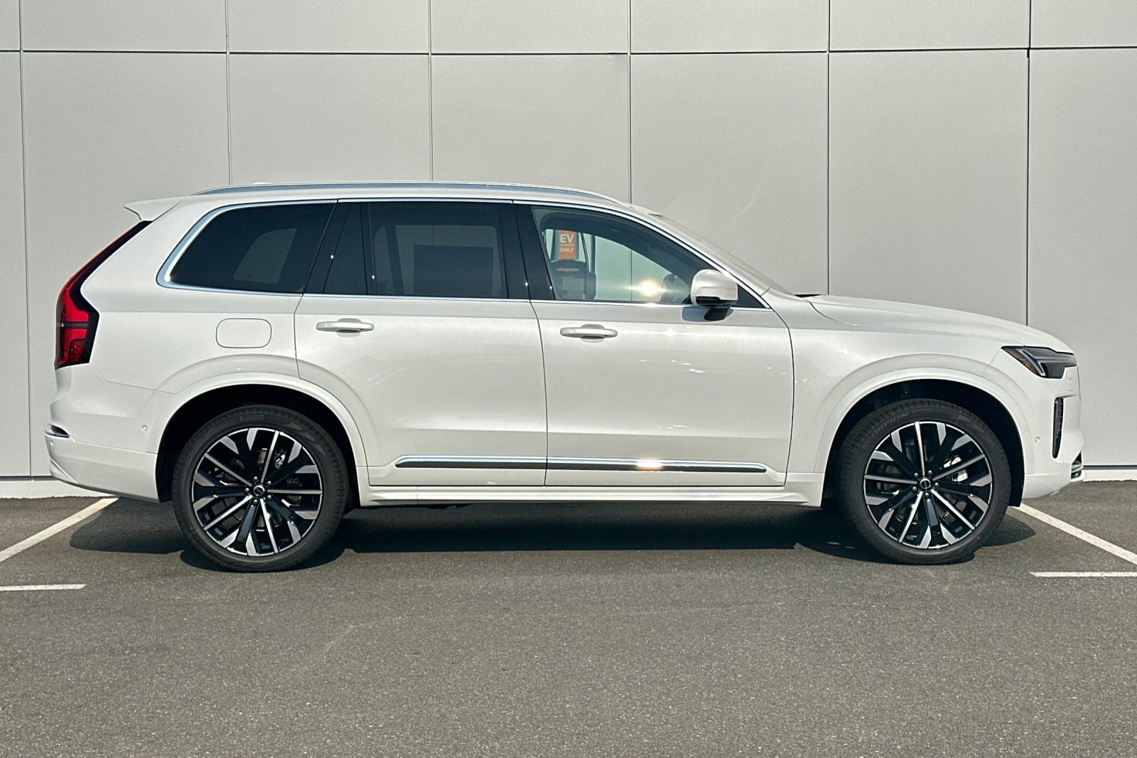 New 2026 Volvo XC90 B6 Plus w/ Protection Package Premier image 6