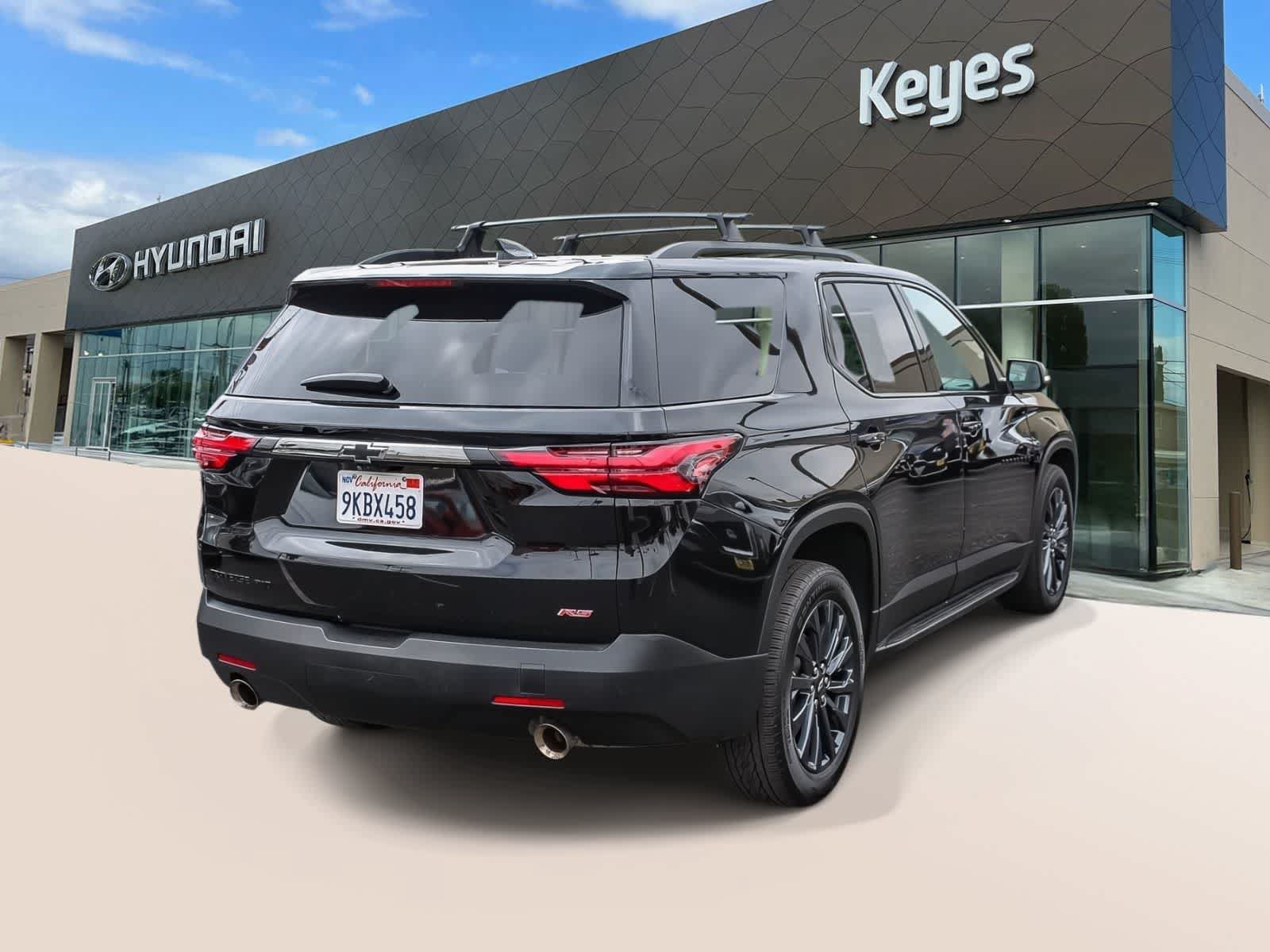 Used 2023 Chevrolet Traverse RS w/ LPO, 'HIT The Road' Package AWD/4WD image 4