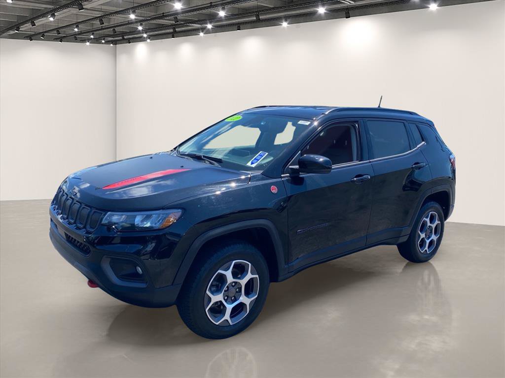 Used 2022 Jeep Compass Trailhawk w/ Trailhawk Convenience Group AWD/4WD image 3