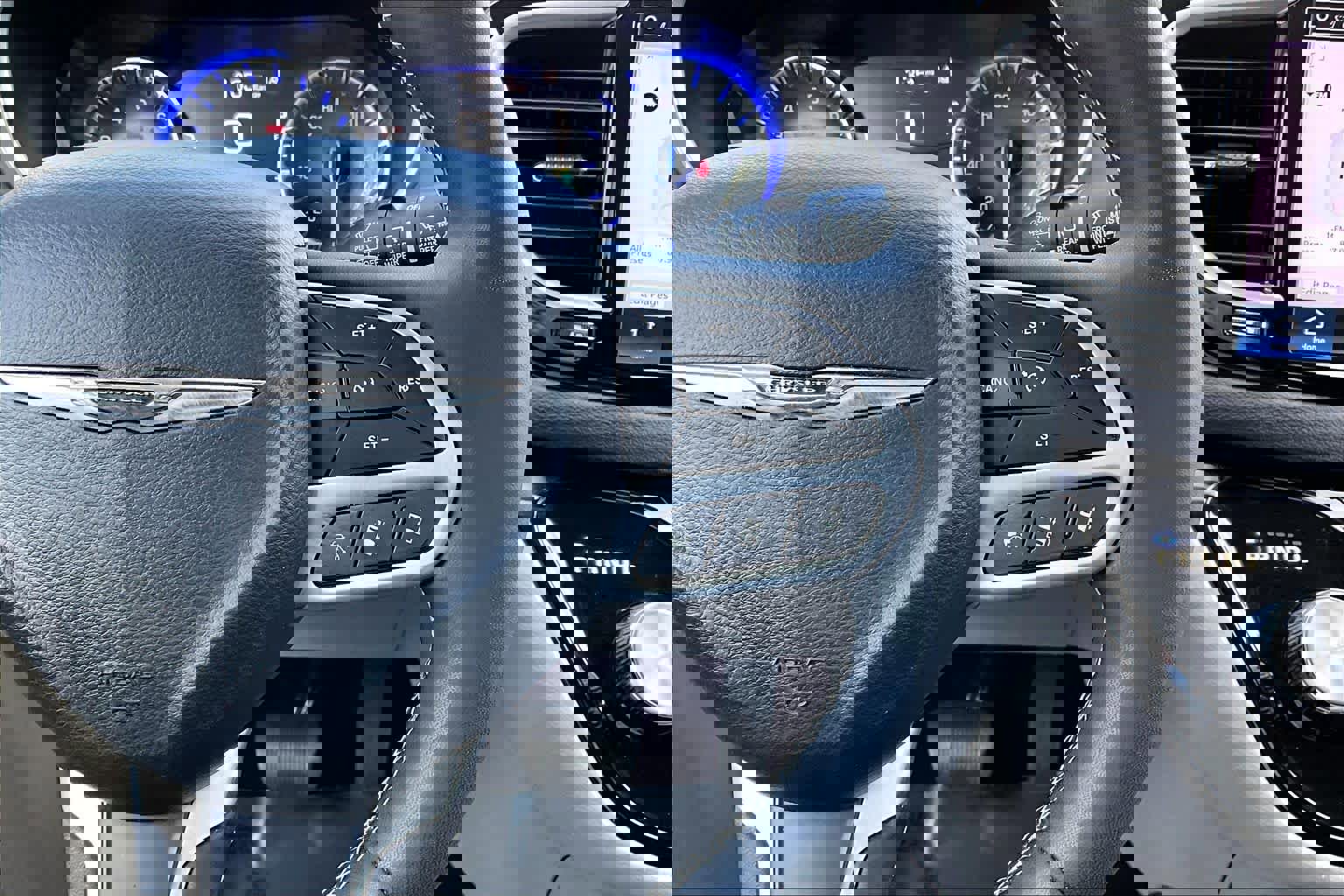 Used 2024 Chrysler Pacifica Touring-L image 24