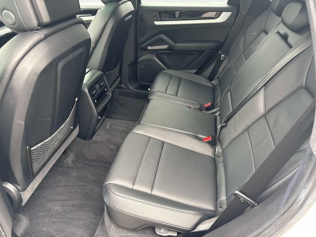 Used 2024 Porsche Cayenne w/ Premium Package AWD/4WD image 13