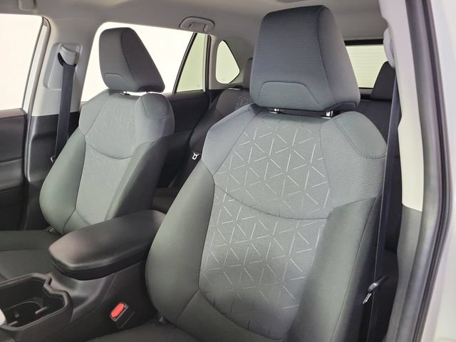 Used 2025 Toyota RAV4 XLE FWD image 20