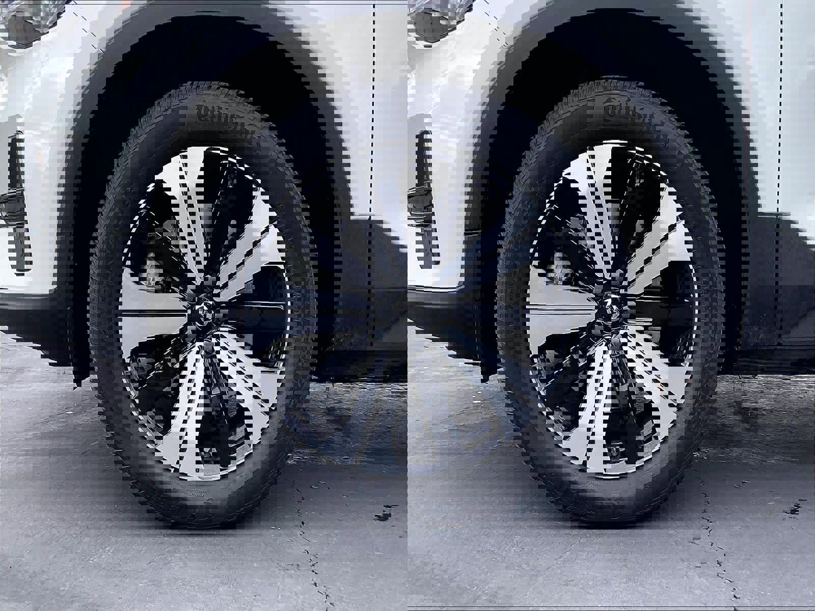 Used 2023 Volvo XC40 Recharge Core w/ Protection Package Premier image 12