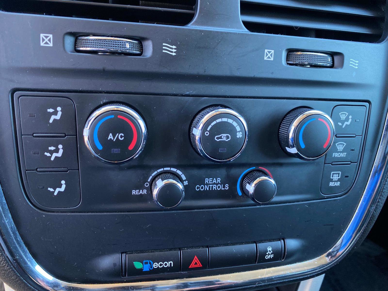 Used 2019 Dodge Grand Caravan SE image 12