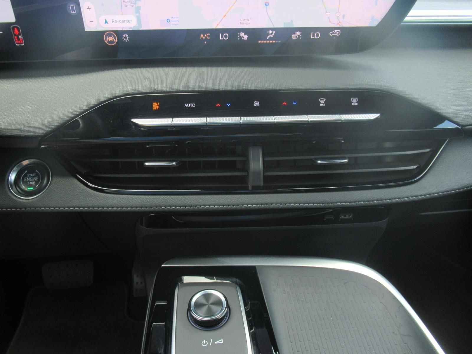 Used 2025 Buick Enclave Preferred AWD/4WD image 27