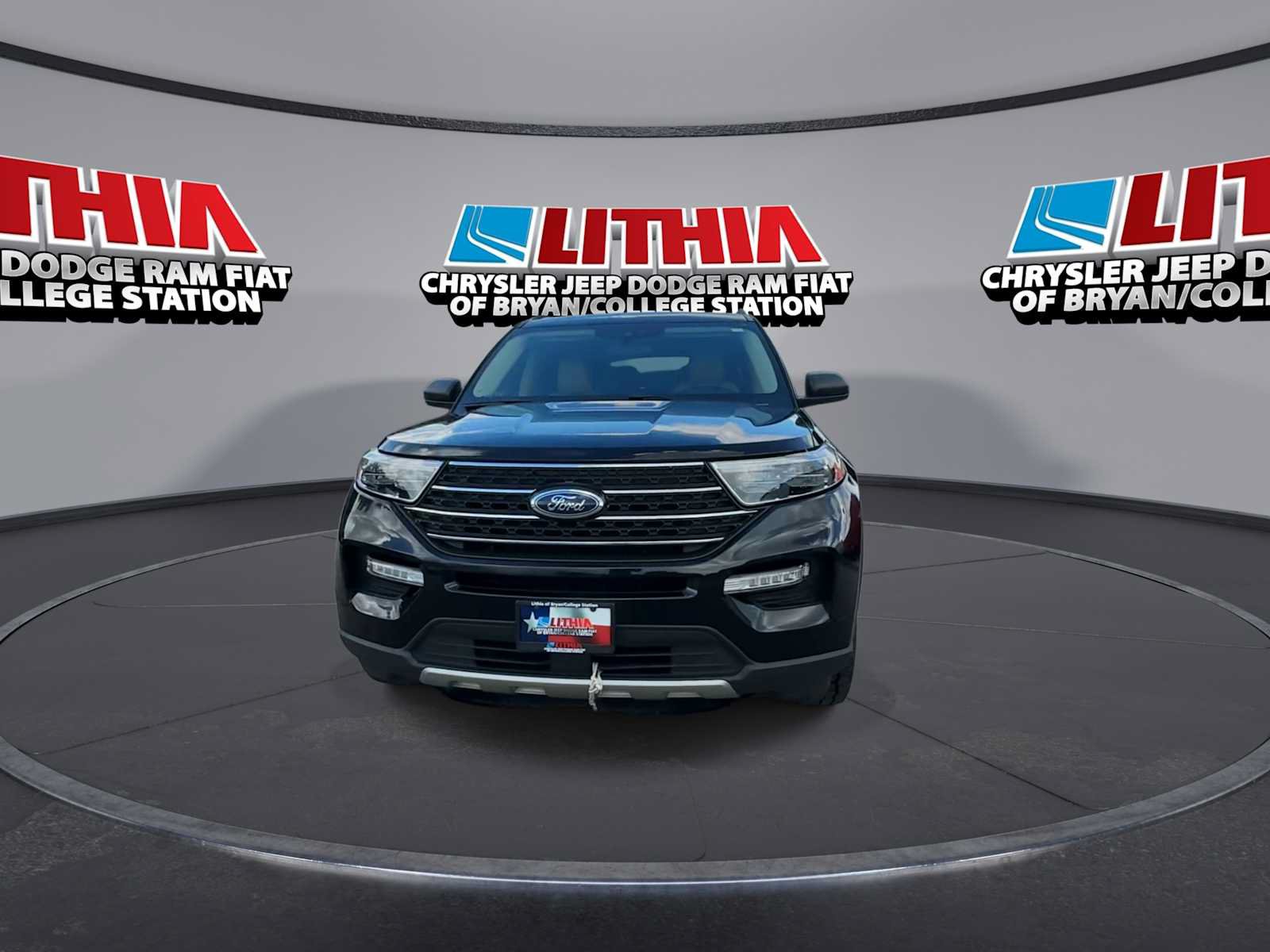 Used 2024 Ford Explorer XLT w/ Equipment Group 202A RWD image 3