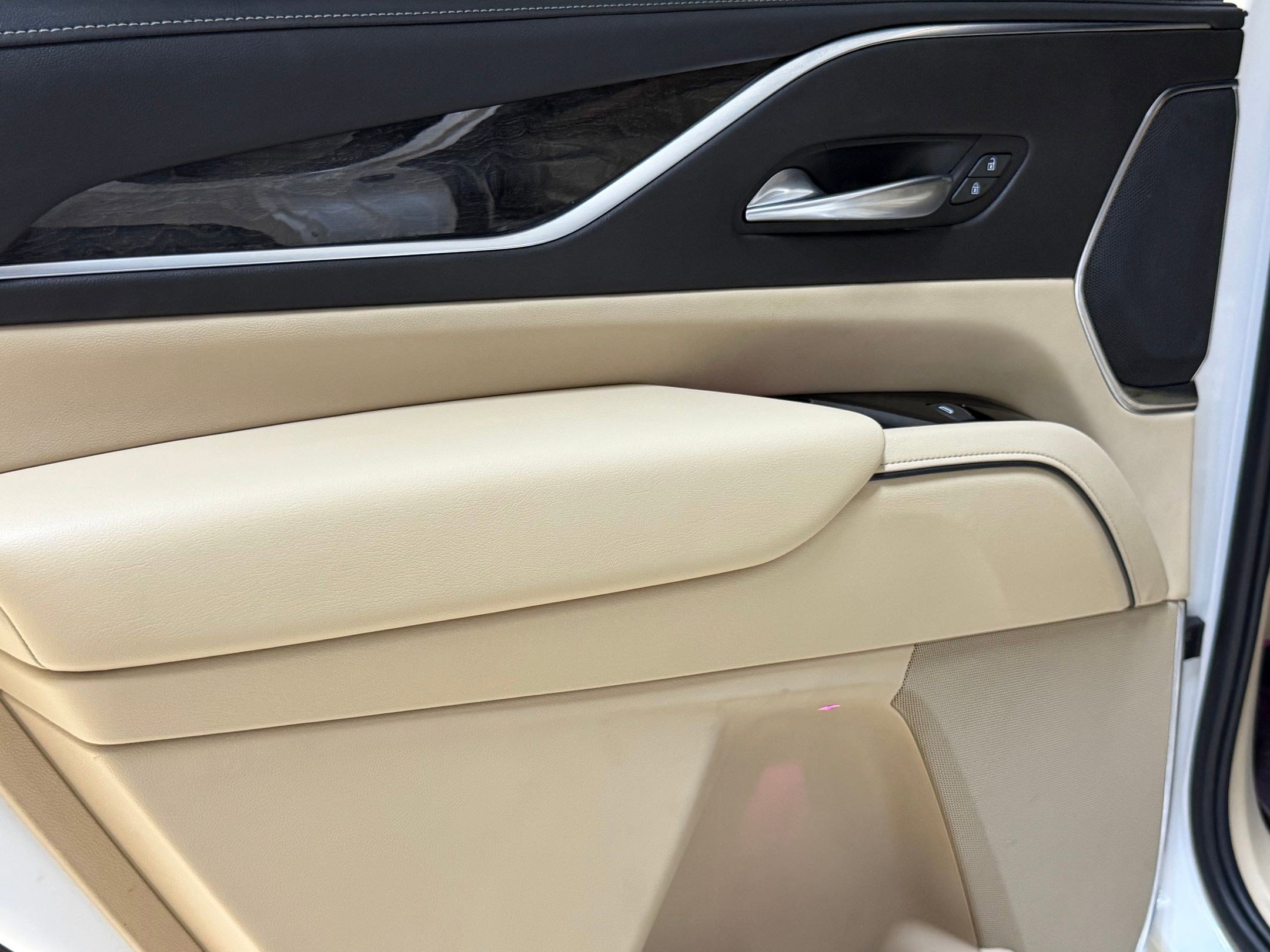 Used 2023 Cadillac Escalade Premium Luxury image 42