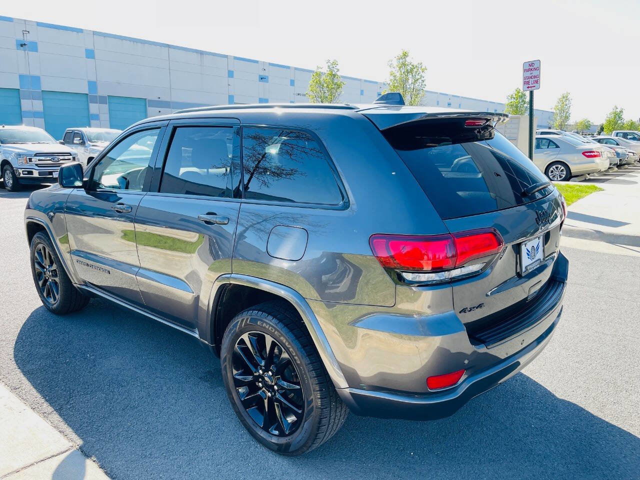 Used 2018 Jeep Grand Cherokee Altitude image 11