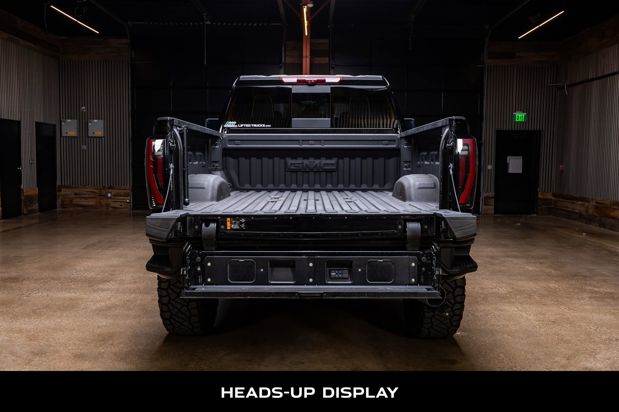 Used 2025 GMC Sierra 2500 AT4X image 9