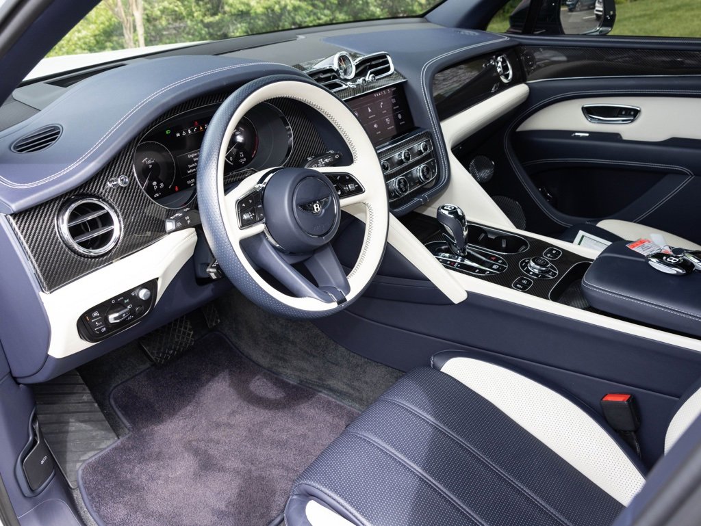 Used 2023 Bentley Bentayga image 23