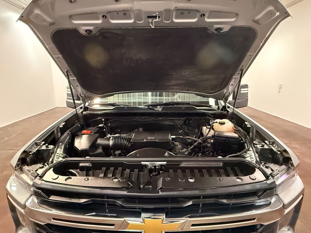 Used 2025 Chevrolet Silverado 2500 LT w/ Convenience Package AWD/4WD image 19