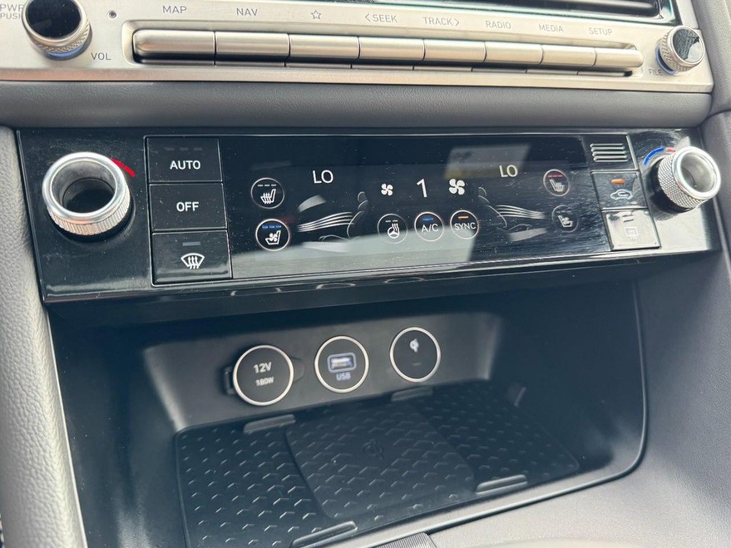 Certified 2025 Genesis G70 2.5T w/ Sport Prestige Package image 20