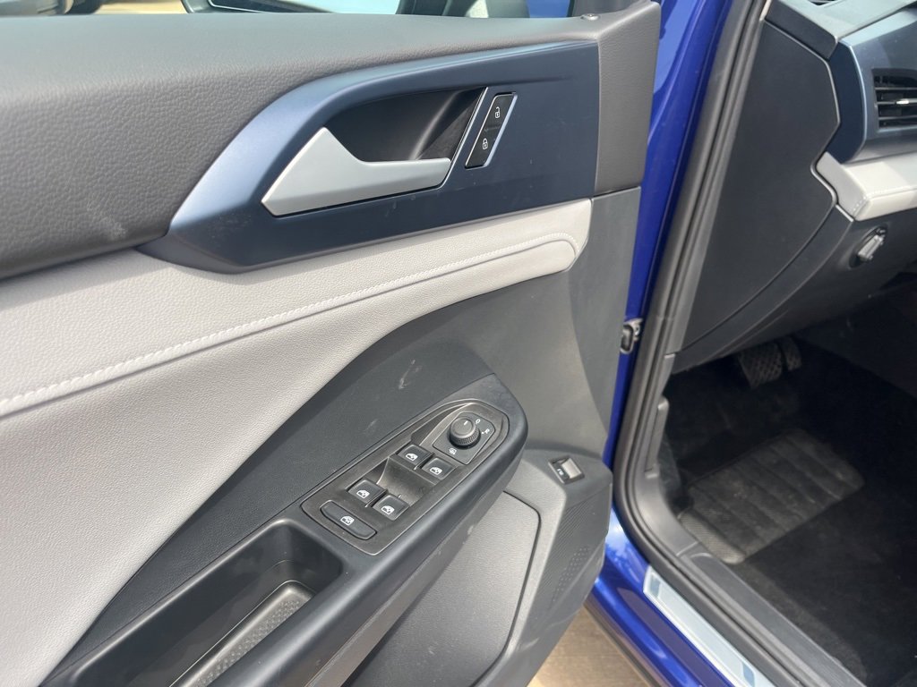 Used 2024 Volkswagen Taos SE image 8