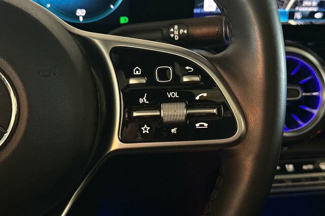 Certified 2022 Mercedes-Benz EQB 350 4MATIC image 31