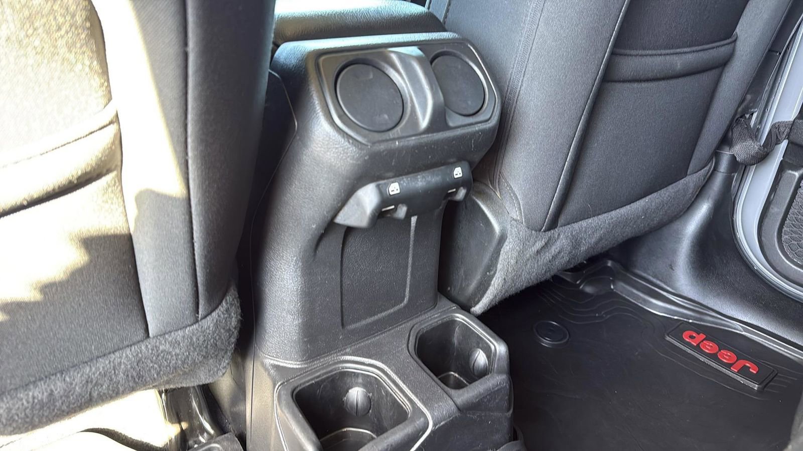 Used 2022 Jeep Wrangler Unlimited Sport image 28