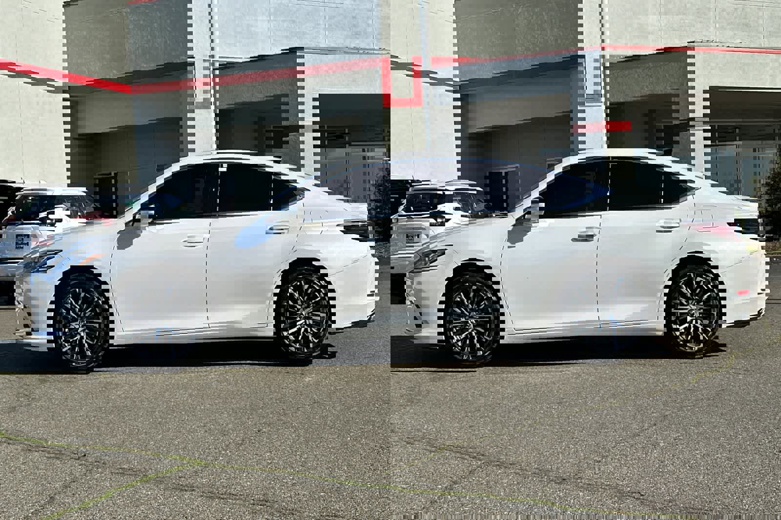 Used 2025 Lexus ES 350 w/ Premium Package image 9