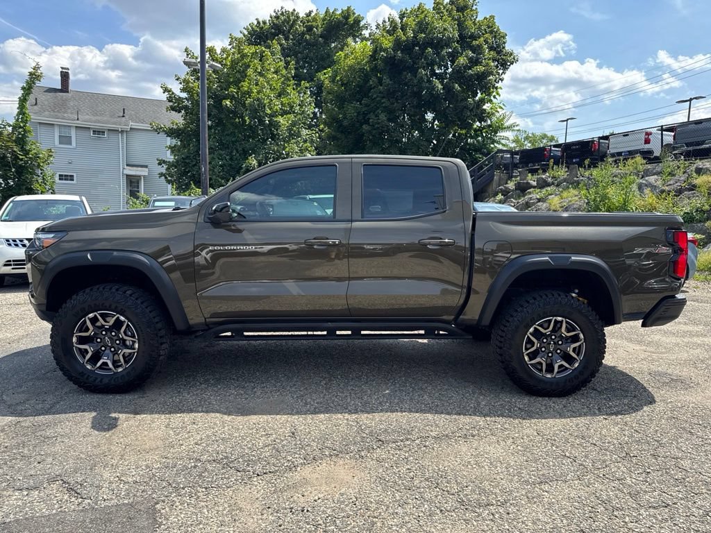 Used 2025 Chevrolet Colorado ZR2 w/ Technology Package AWD/4WD image 33