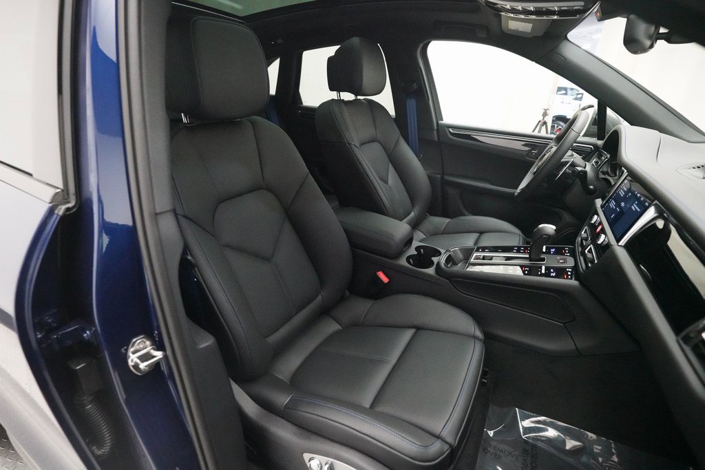 Used 2025 Porsche Macan Turbo image 27