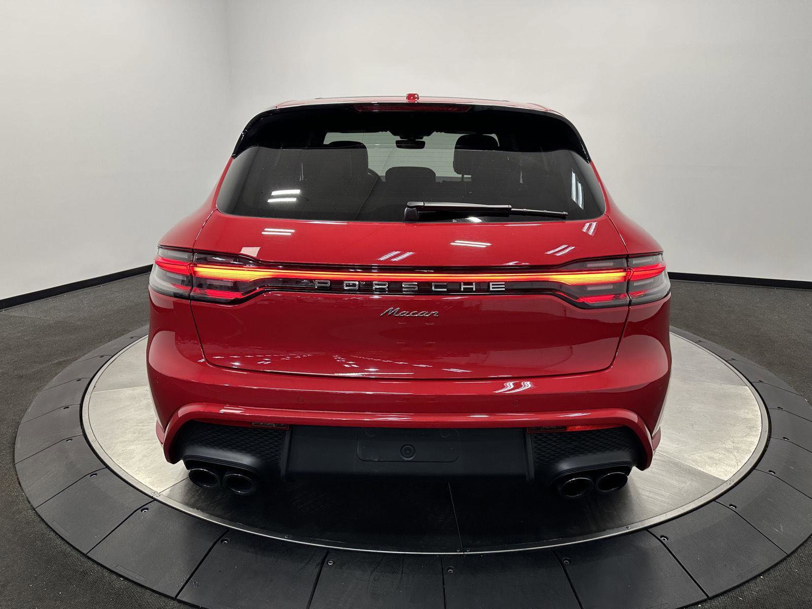 Certified 2025 Porsche Macan image 6
