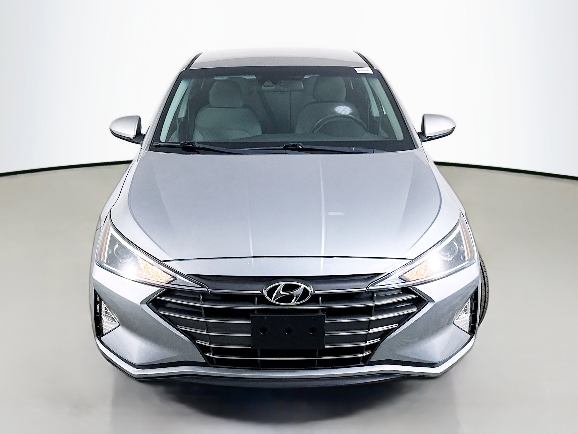 Used 2020 Hyundai Elantra SE image 2